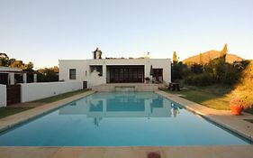 Mitre'S Edge Pool House
